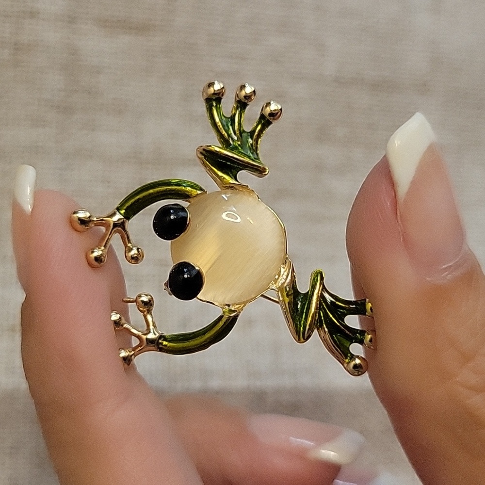 🔥LAST ONE🔥 Green and Gold Frog Brooch - Picture 2 of 4